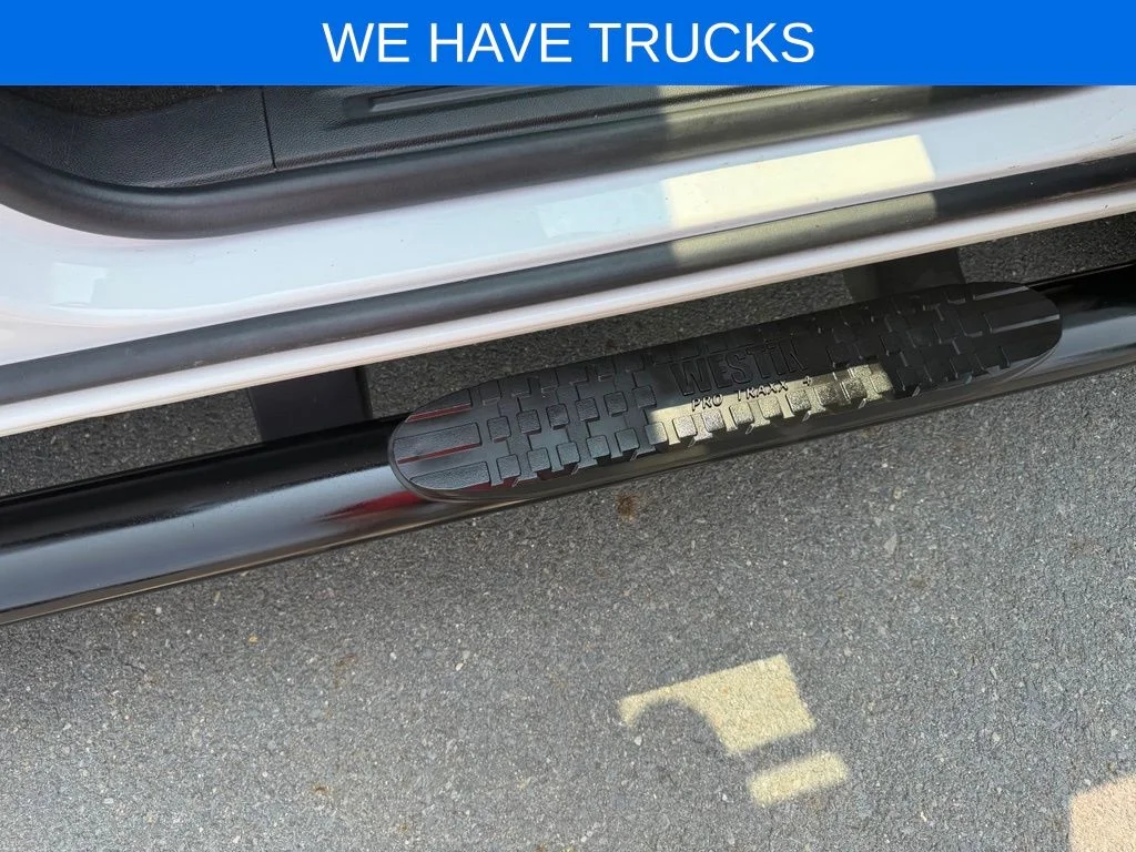 Used 2017 White Chevrolet Z71 image 31
