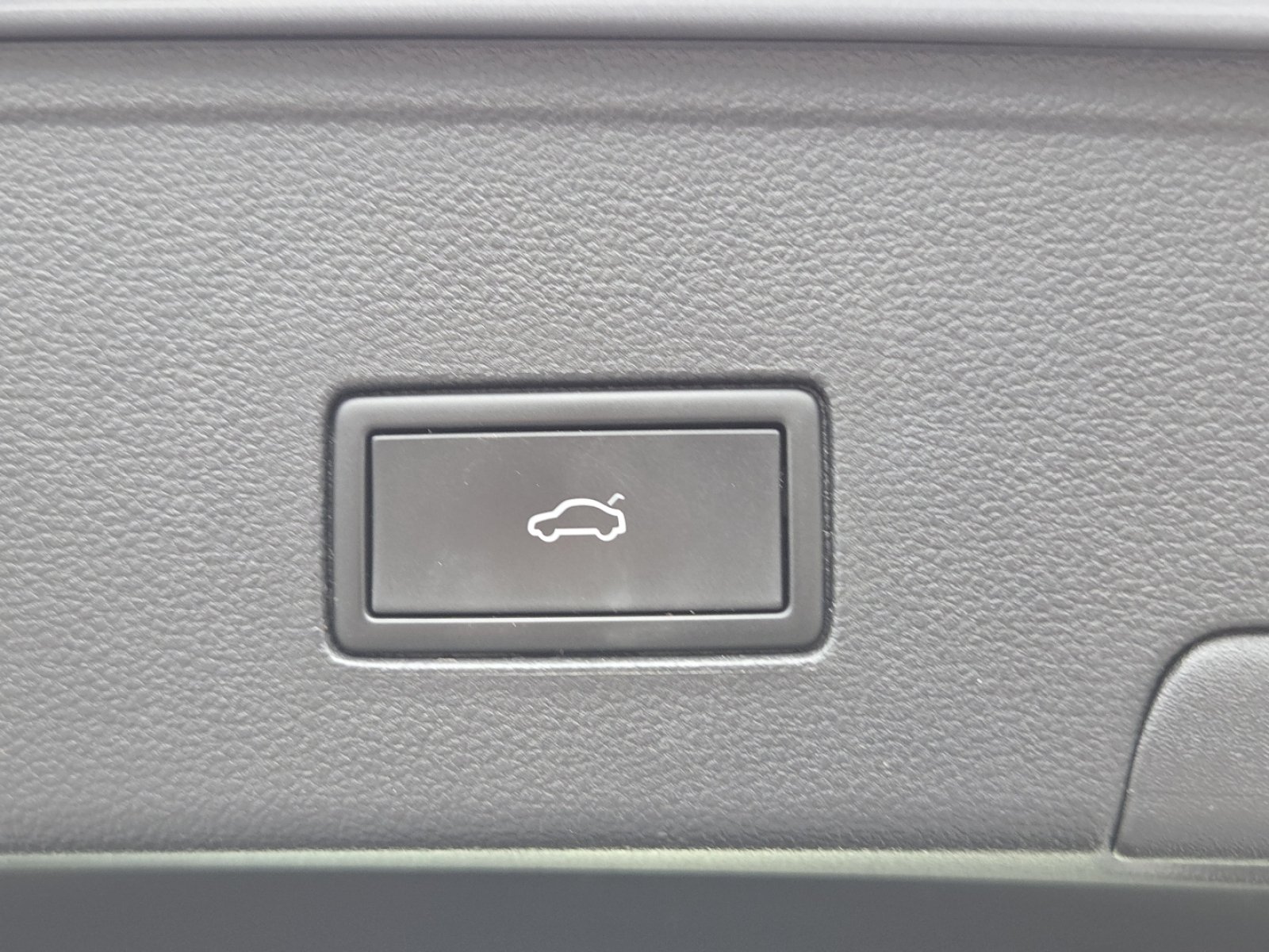 2022 Volkswagen Atlas Cross Sport SEL Premium R-Line - Photo 24