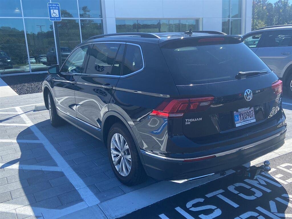 Used 2018 Deep Black Pearl Metallic Volkswagen SE image 6