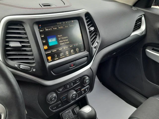 2017 Jeep Cherokee Trailhawk - Photo 19