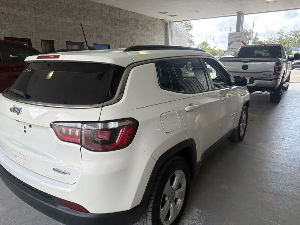 Used 2018 White Clearcoat Jeep Latitude image 5