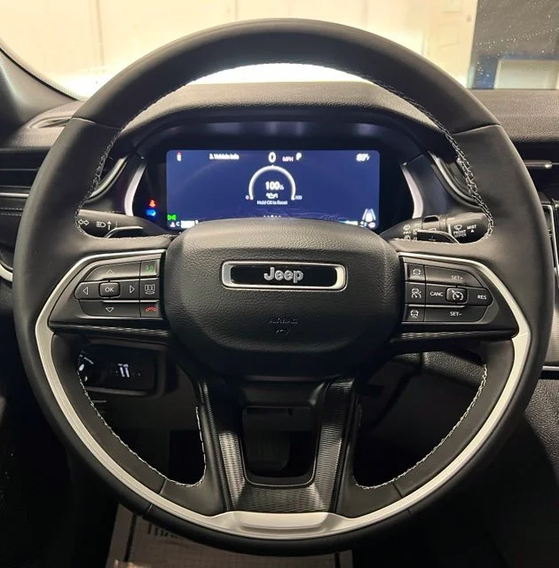 Used 2025 Red Jeep Altitude X image 11