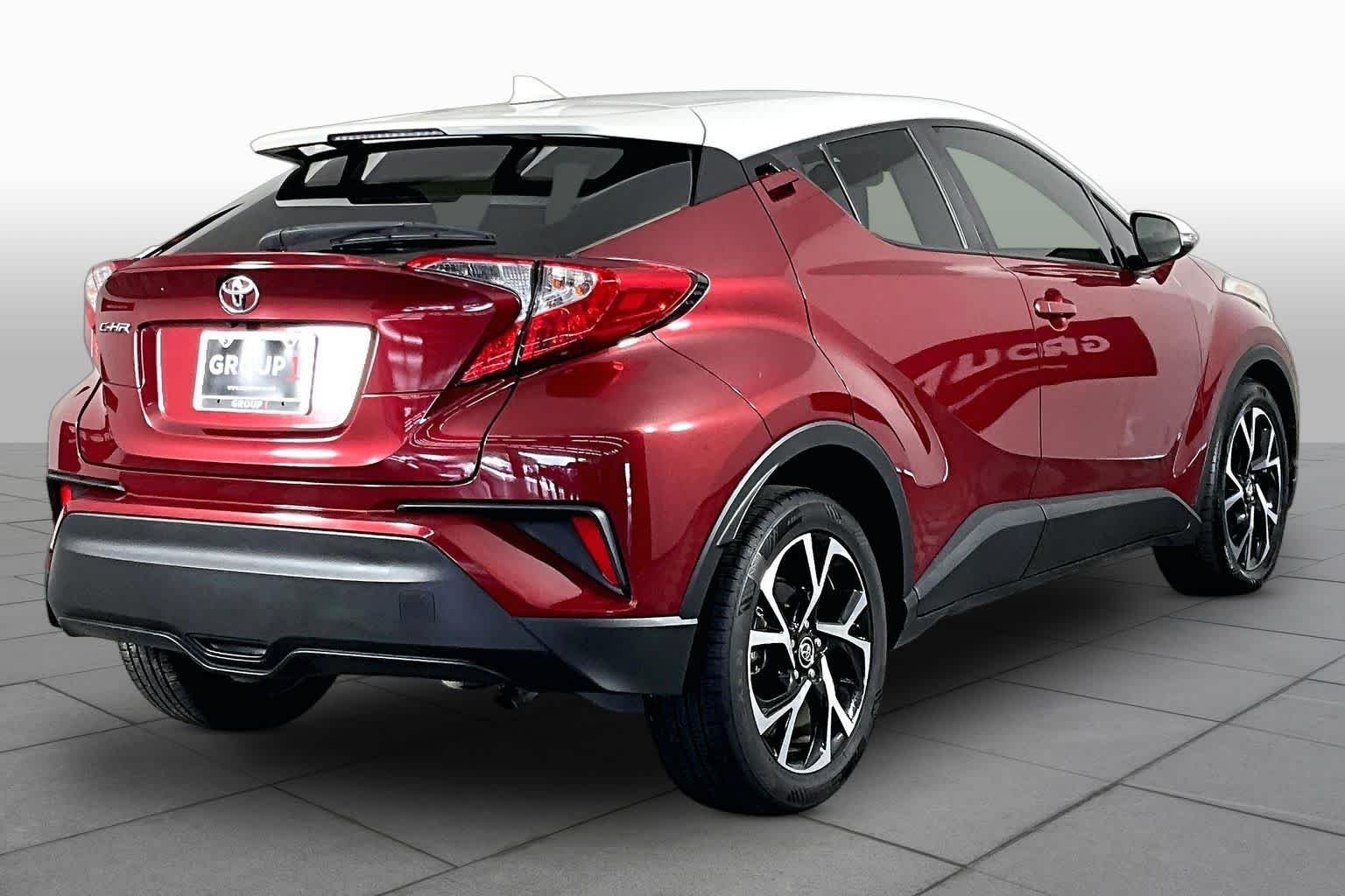 Used 2018 Iceberg/Ruby Flare Pearl Toyota XLE image 12