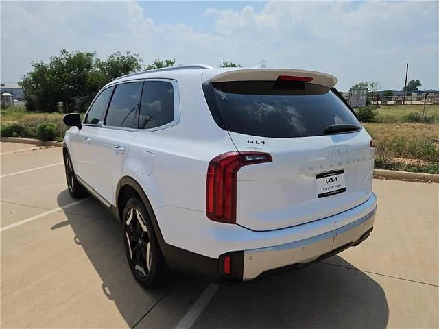 Used 2023 Glacial White Pearl KIA S Front-Wheel Drive image 3