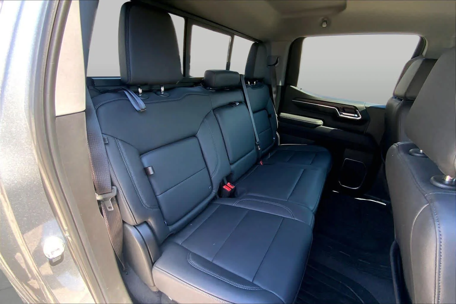 Used 2024 Sterling Metallic GMC SLT image 20