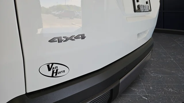 New 2026 Bright White Clear-Coat Exterior Paint Jeep Limited image 39