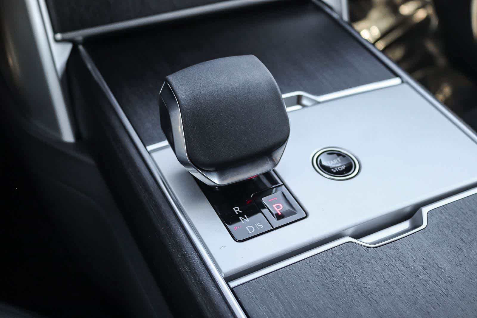 New 2026 Santorini Black Land Rover SE image 22