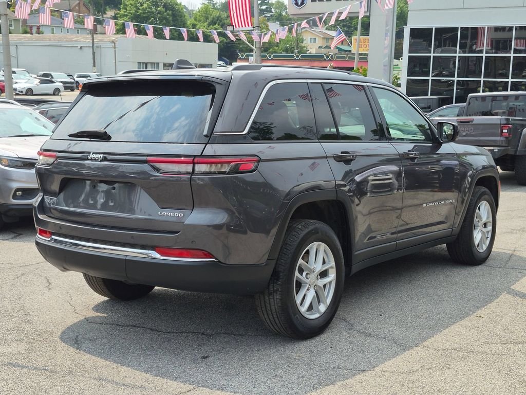 Used 2023 Gray Jeep Laredo image 6