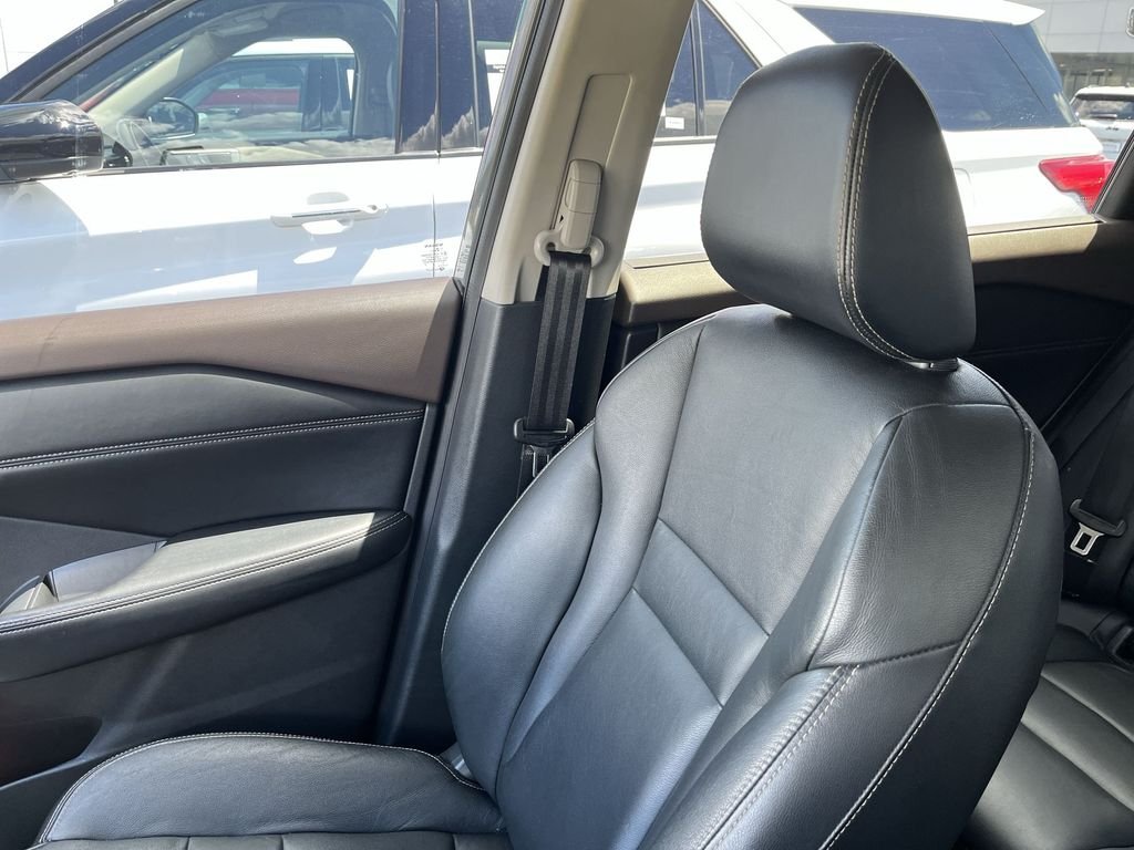Used 2021 Gray Nissan SL image 24
