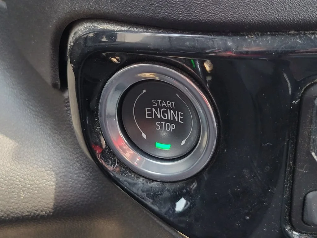 Used 2025 Summit White Chevrolet LT image 35