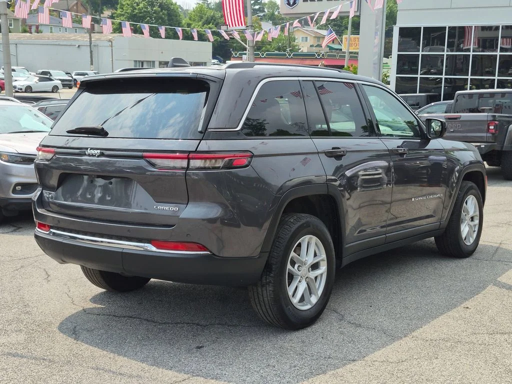 Used 2023 Gray Jeep Laredo image 6