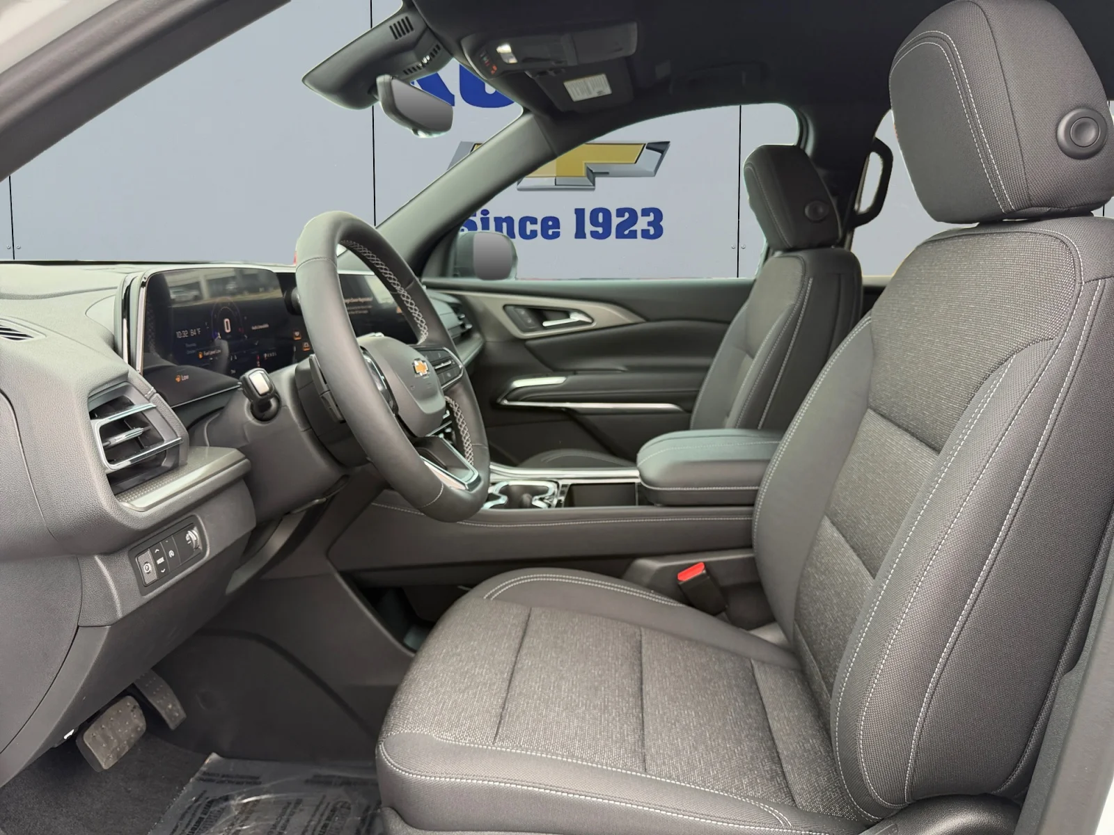 New 2027 Summit White Chevrolet LT image 10