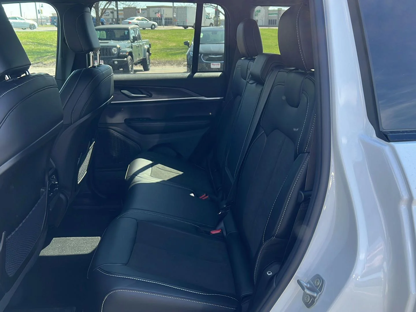 New 2026 Bright White Clearcoat Jeep Laredo Altitude image 19