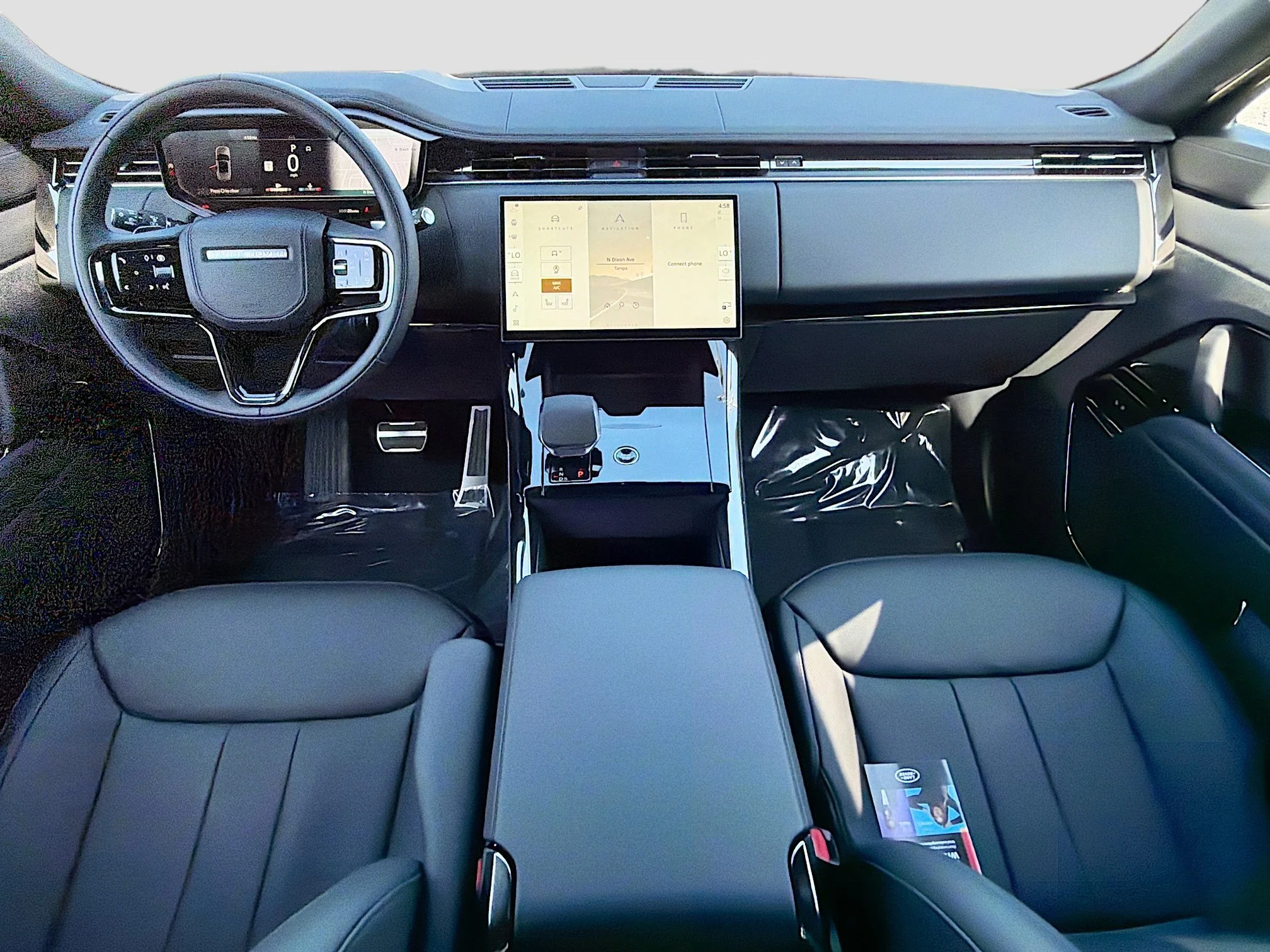 New 2026 Santorini Black Metallic Land Rover Dynamic SE image 16