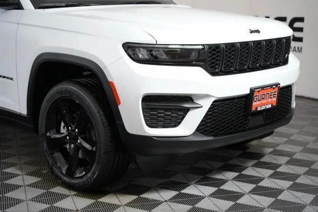 New 2025 Bright White Clear-Coat Exterior Paint Jeep Altitude X image 49