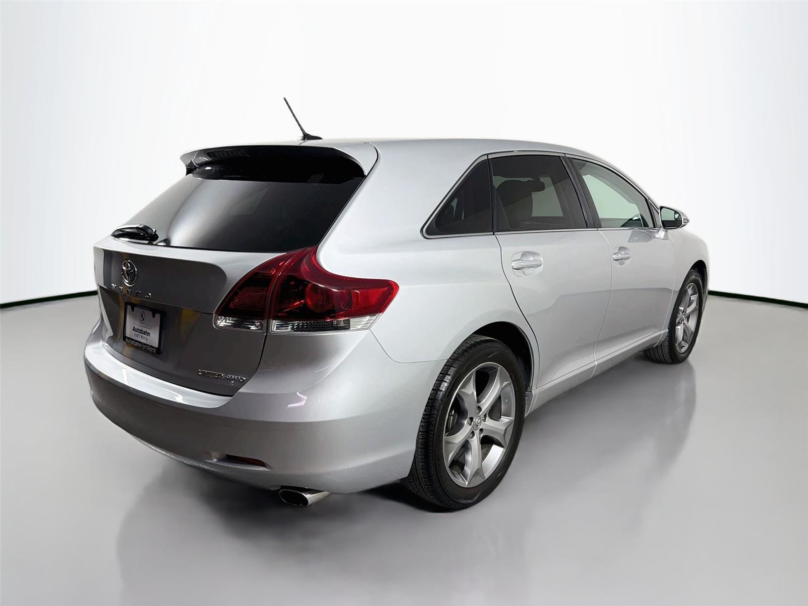 Used 2013 Classic Silver Metallic Toyota Limited image 5