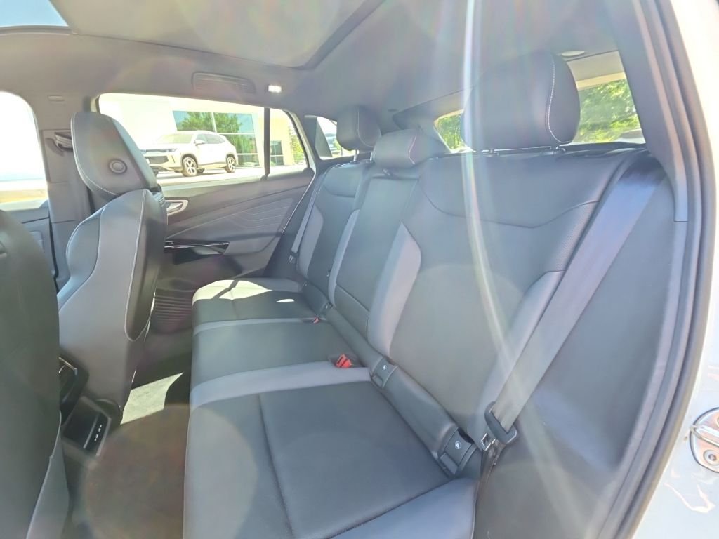 Used 2023 Opal White Volkswagen Pro S image 21