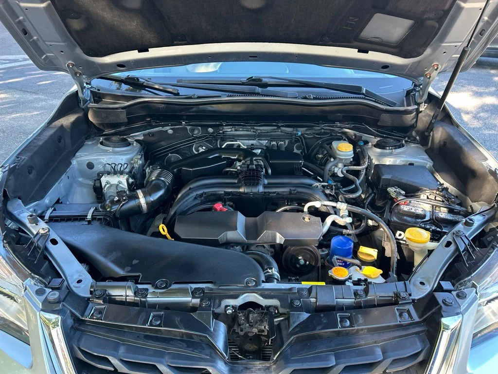 Used 2018 Silver Subaru 2.5i Premium image 12