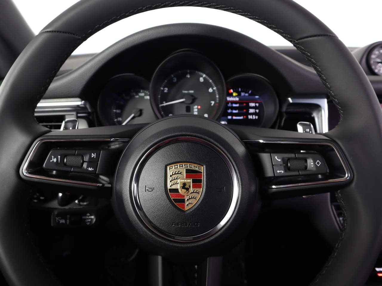 2026 Porsche Macan - Photo 17