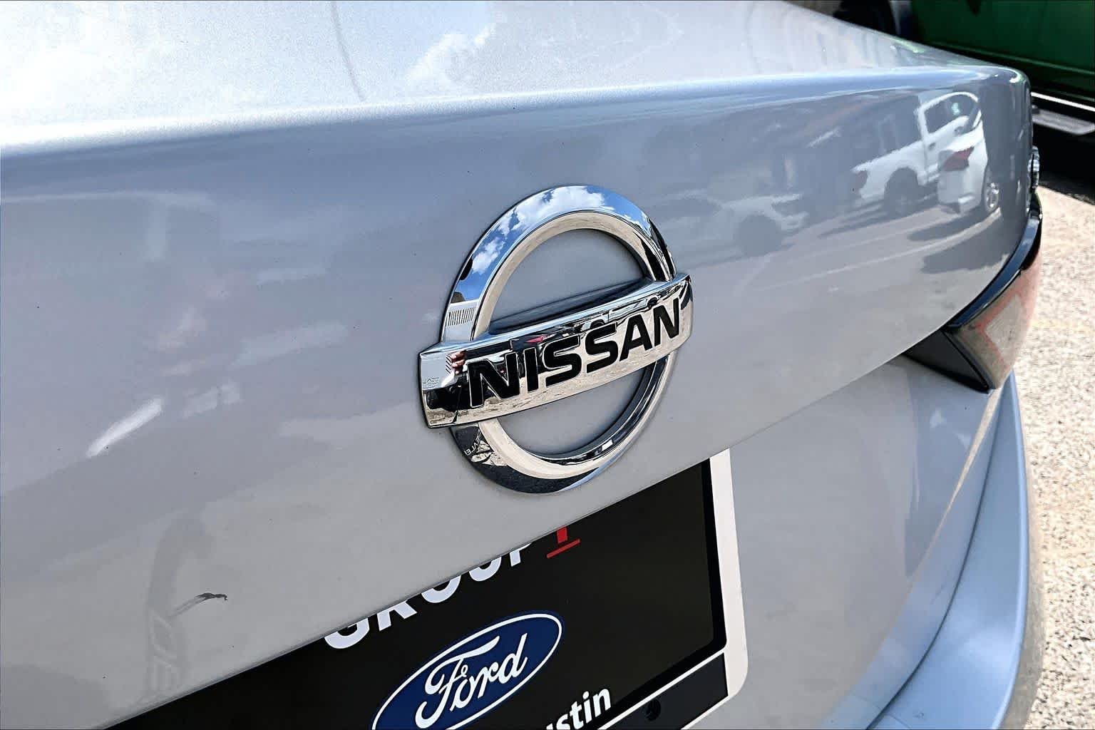 Used 2020 Brilliant Silver Metallic Nissan SV image 31