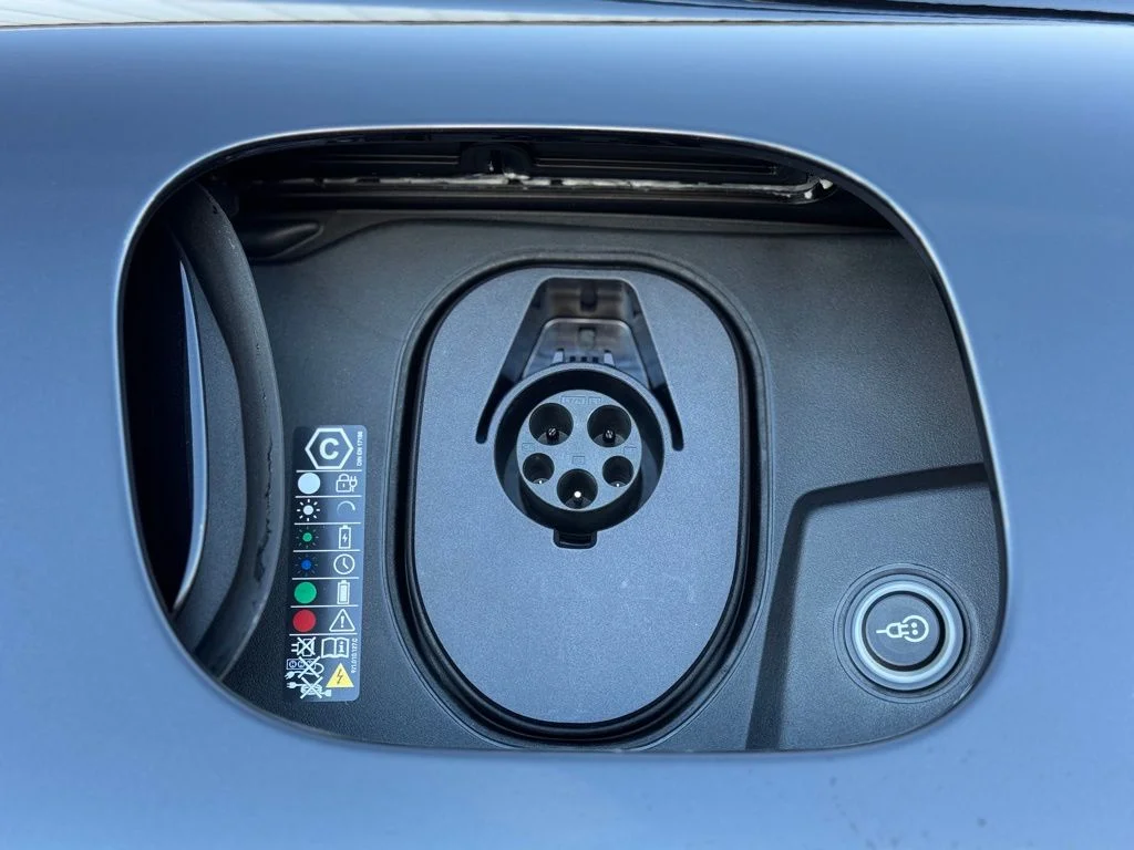 2025 Porsche Macan S - Photo 11