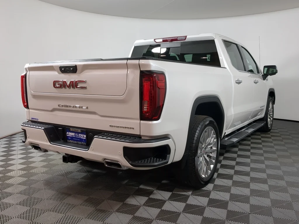 Used 2022 White GMC Denali image 10
