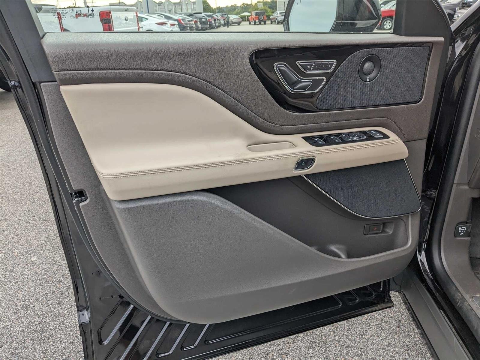 Used 2023 Infinite Black Metallic Lincoln Grand Touring image 11