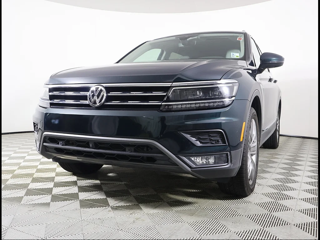 Used 2019 Dark Moss Green Metallic Volkswagen 2.0T SEL Premium 4Motion image 2