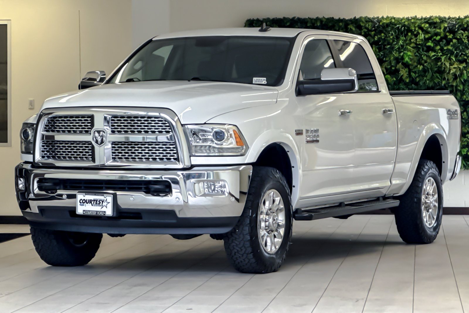 Used 2018 Bright White Clearcoat Ram Laramie image 8