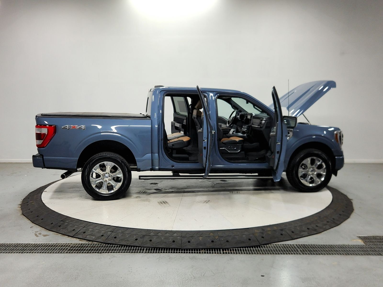 Used 2023 Azure / Gray Metallic Ford Platinum image 17