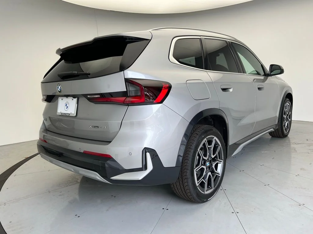 Used 2026 Space Silver Metallic BMW xDrive28i image 3