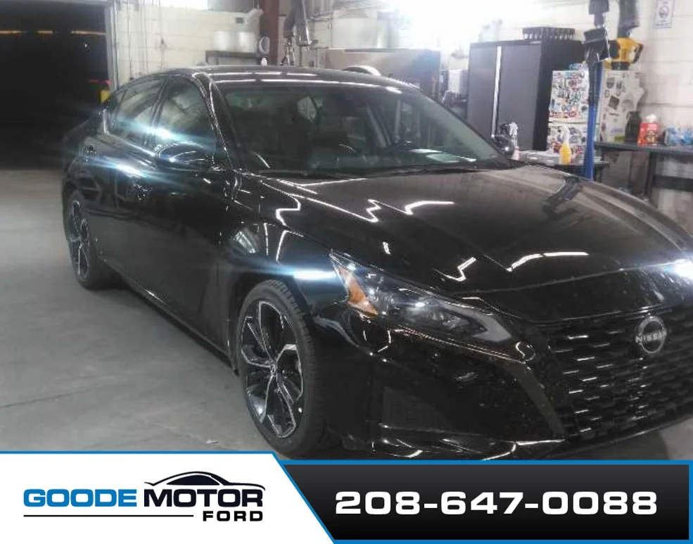 Used 2025 Black Nissan 2.5 SR image 1