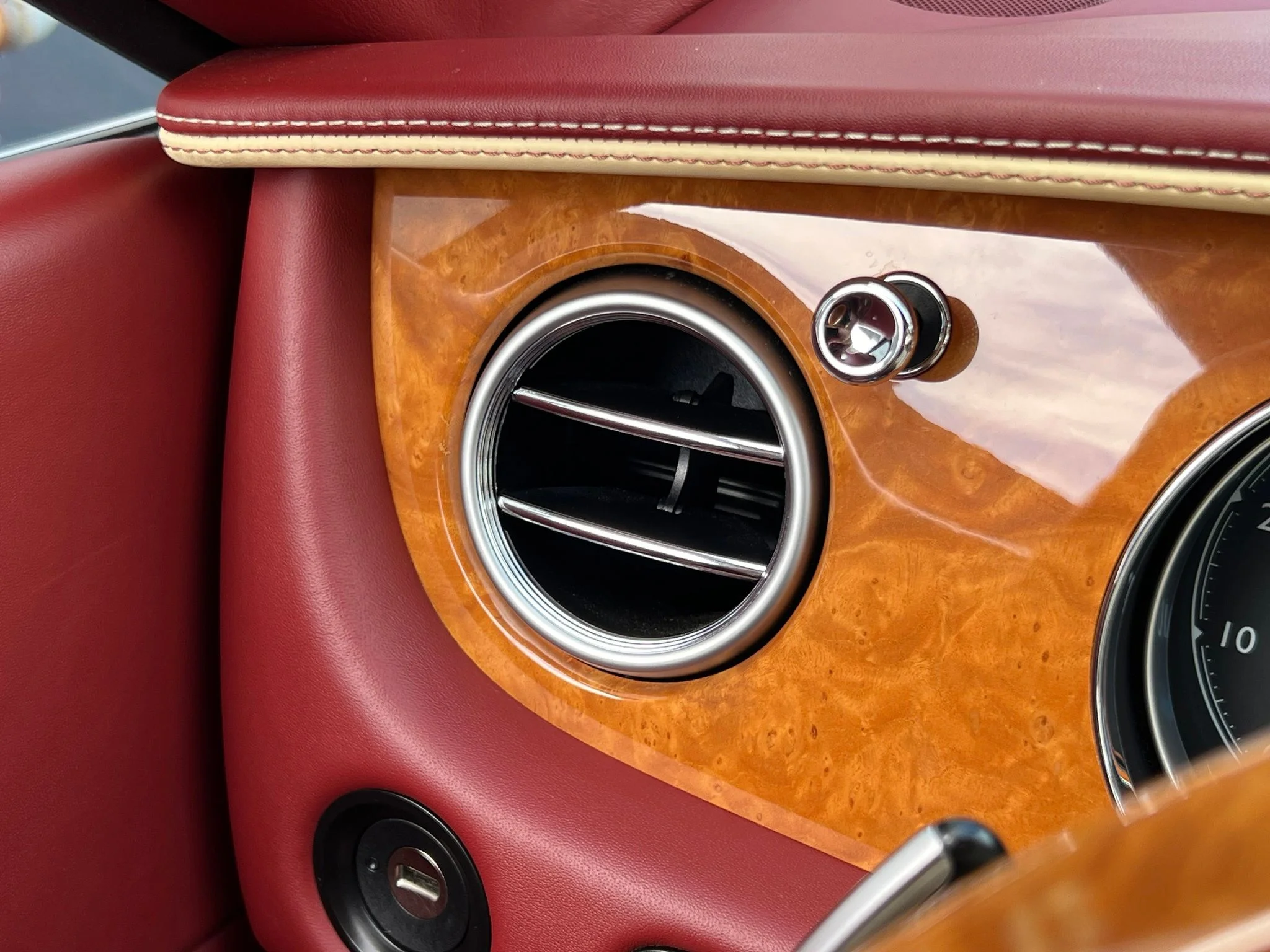 Used 2017 Gold Bentley W12 image 42