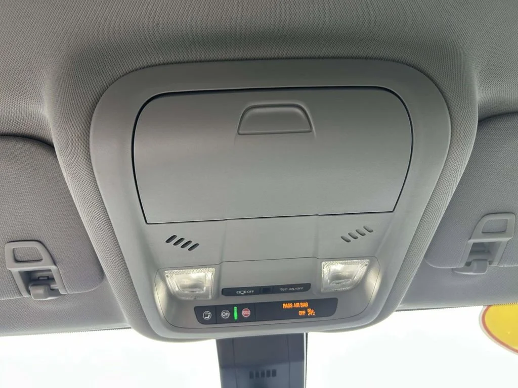 Used 2022 Iridescent Pearl Tricoat Chevrolet LT image 25