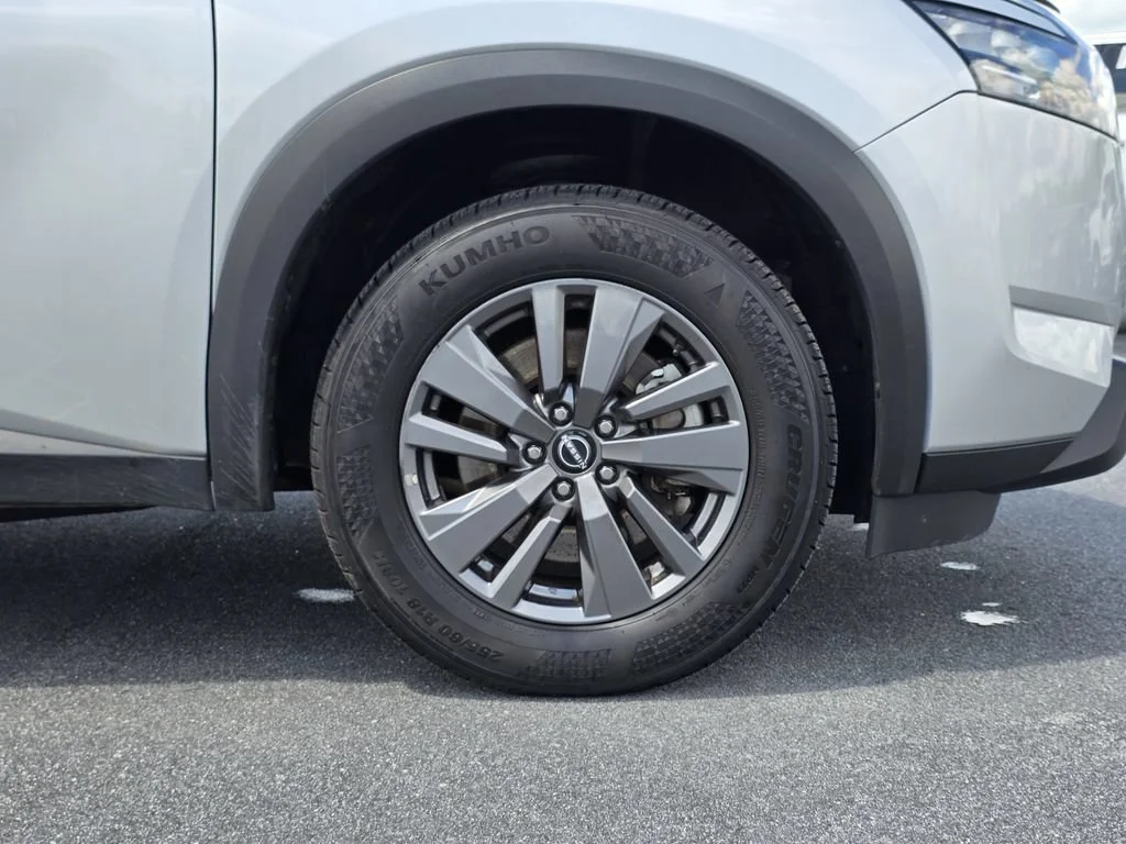 Used 2024 Silver Nissan SV image 10