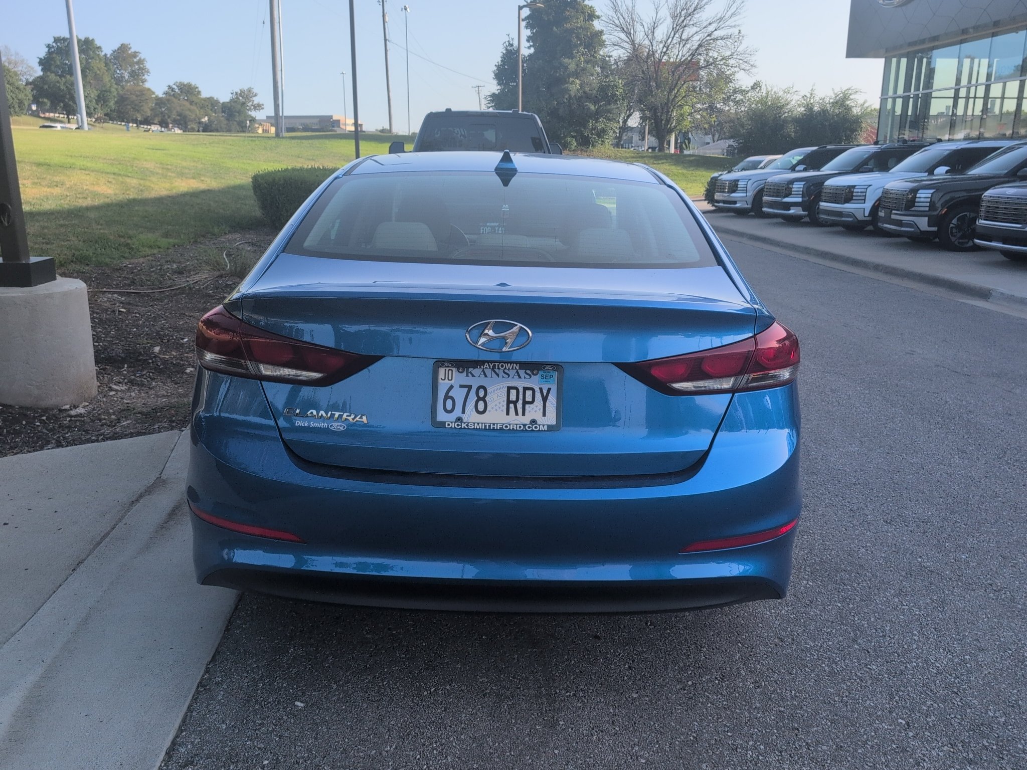 Used 2017 Electric Blue Hyundai SE image 6