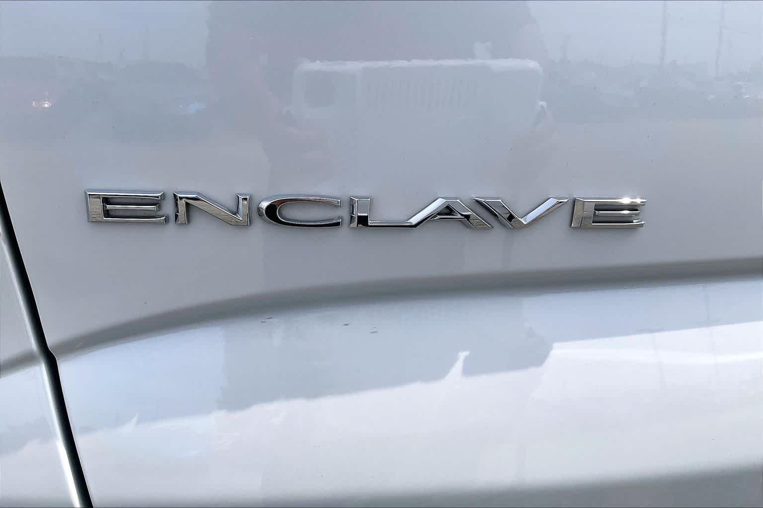 Used 2024 White Frost Tricoat Buick Essence image 19