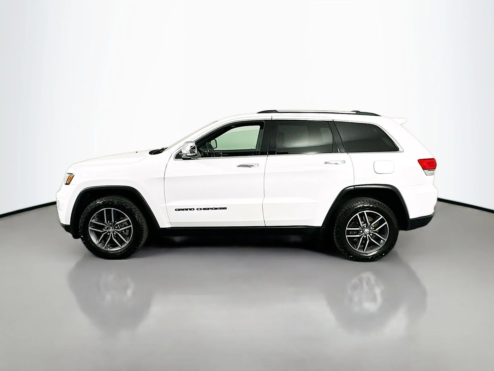 Used 2017 Bright White Clearcoat Jeep Limited image 5