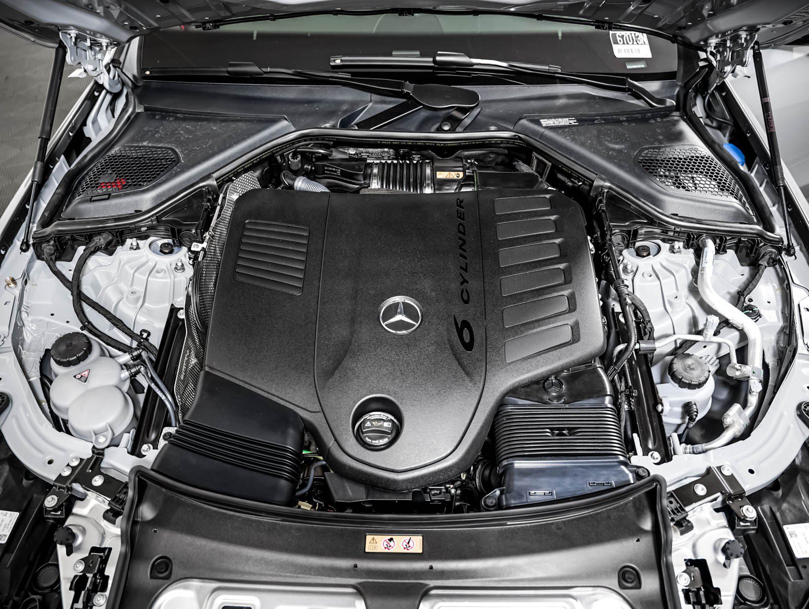 New 2027 MANUFAKTUR Alpine Grey Mercedes-Benz E 450 image 4