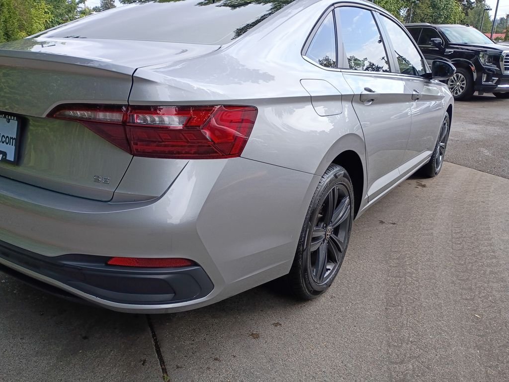 Used 2022 Silver Volkswagen 1.5T SE image 4