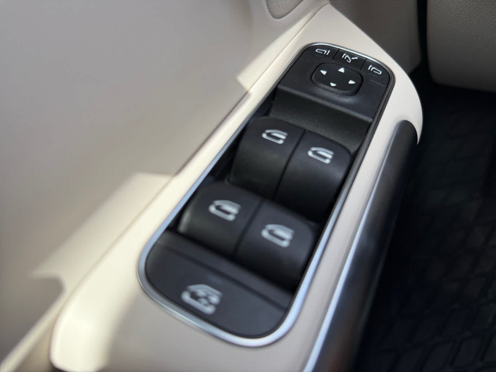 Used 2026 Polar White Mercedes-Benz GLA 250 image 24