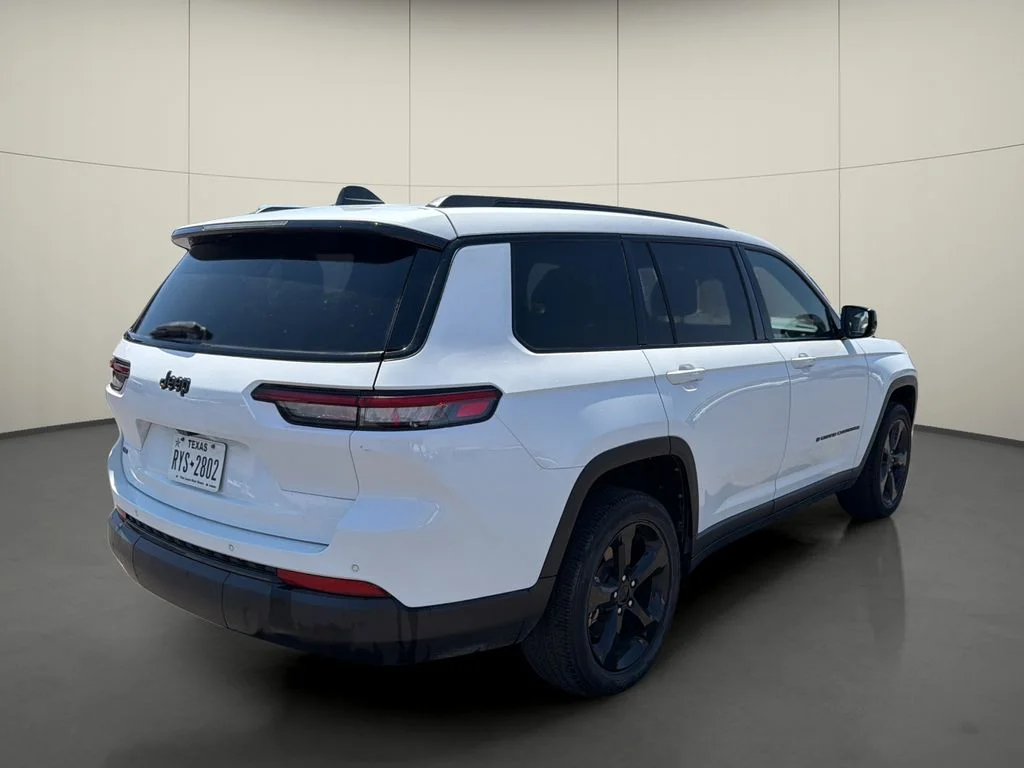 Used 2022 White Jeep Altitude image 7