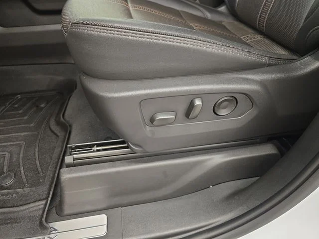 Used 2025 Summit White Chevrolet High Country image 40