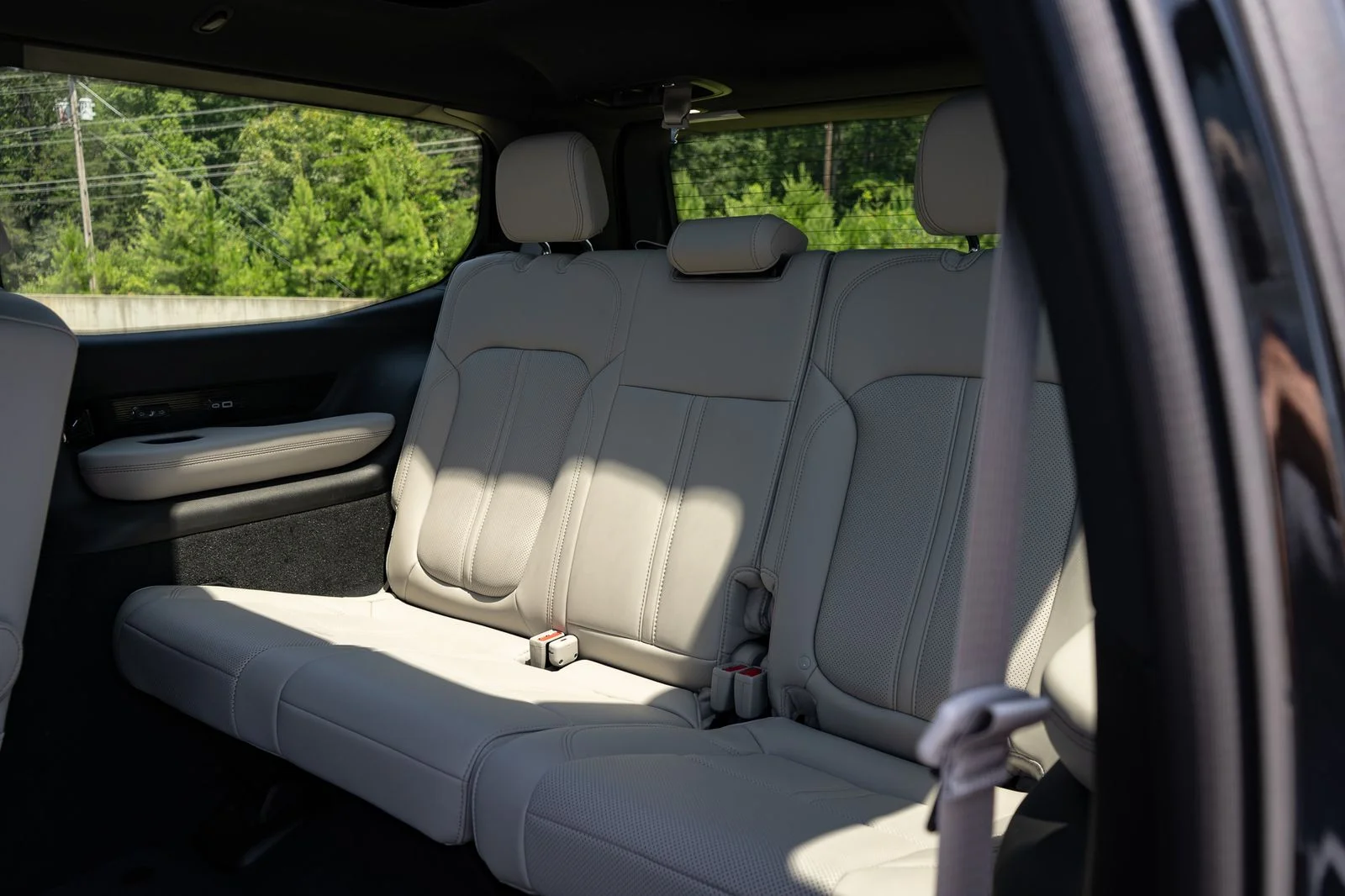 New 2026 High Gloss Black Exterior Paint Jeep Summit Obsidian image 36