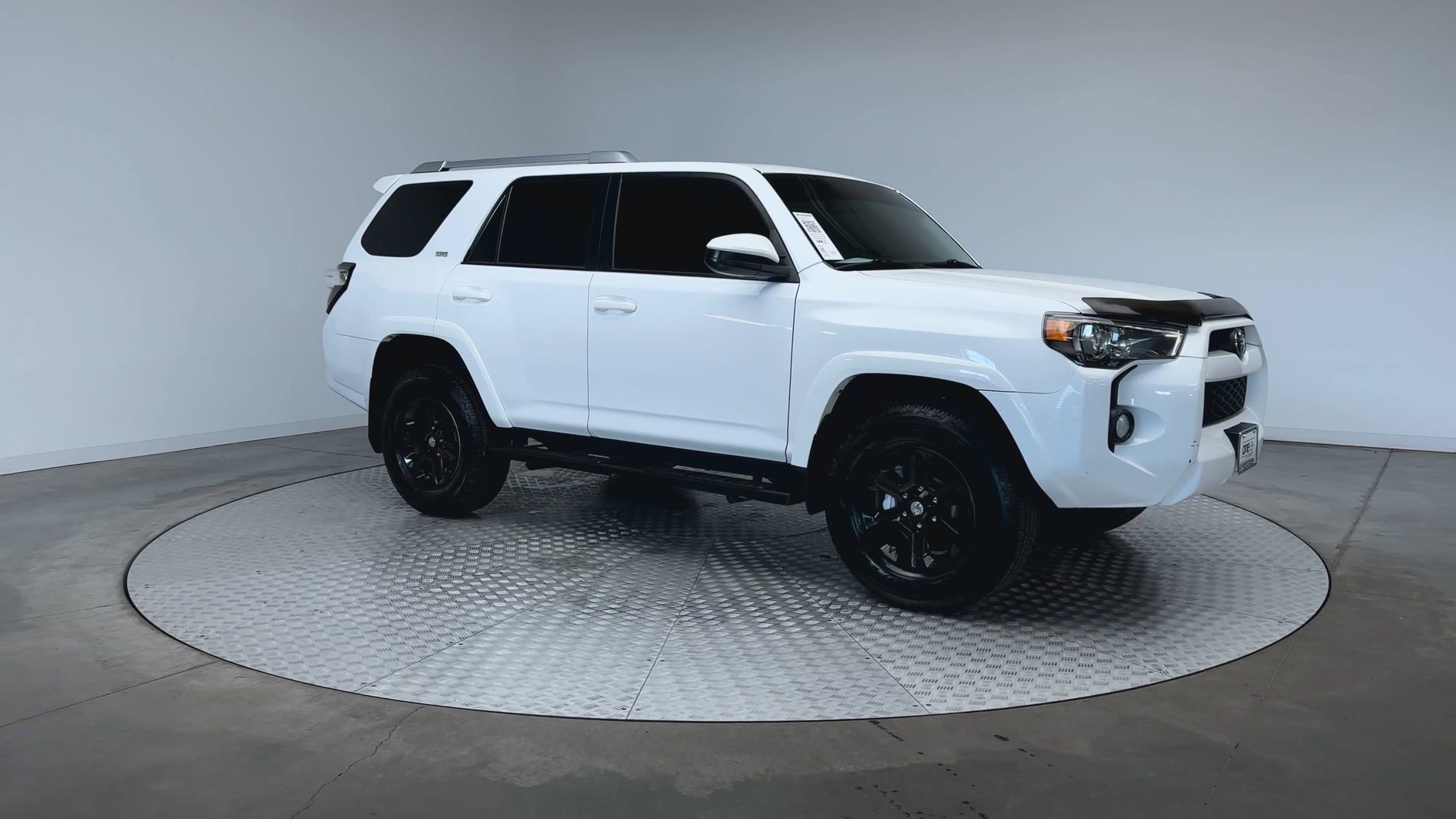 Used 2016 Super White Toyota SR5 image 2
