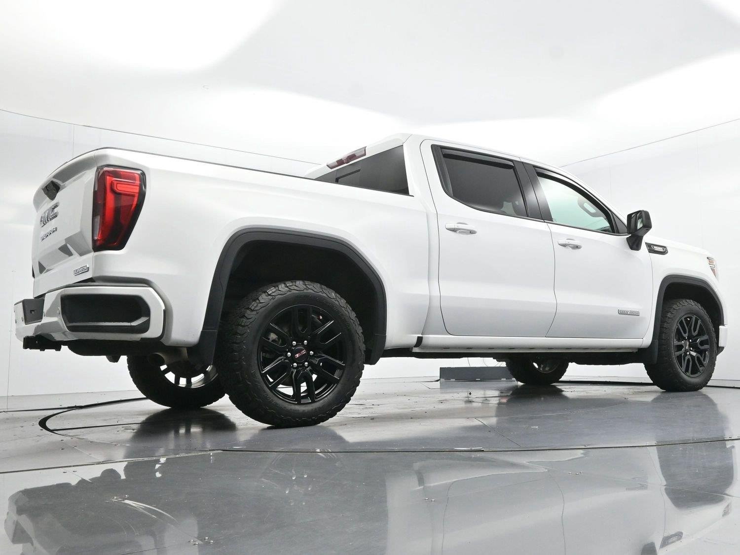 Used 2020 Summit White GMC Elevation image 49