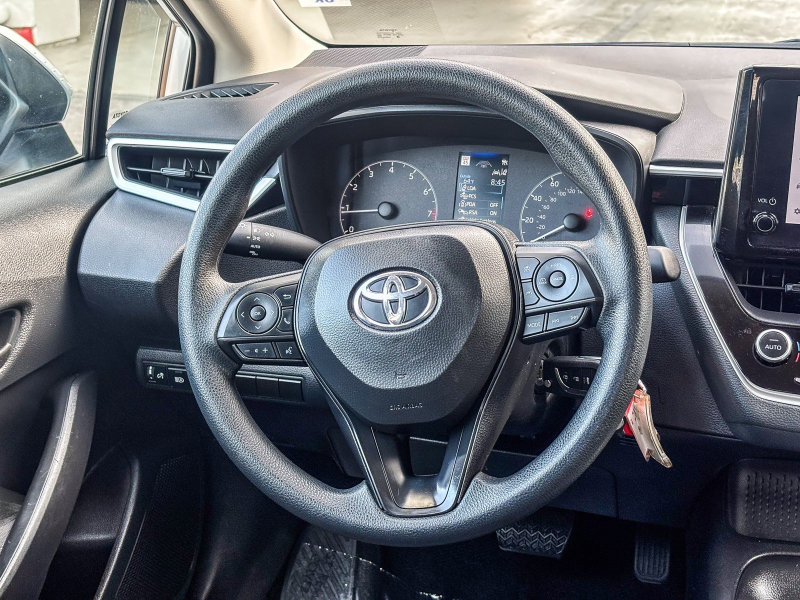 2025 Toyota Corolla LE - Photo 17