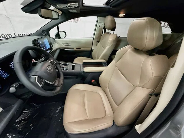 Used 2021 Silver Toyota XLE image 21
