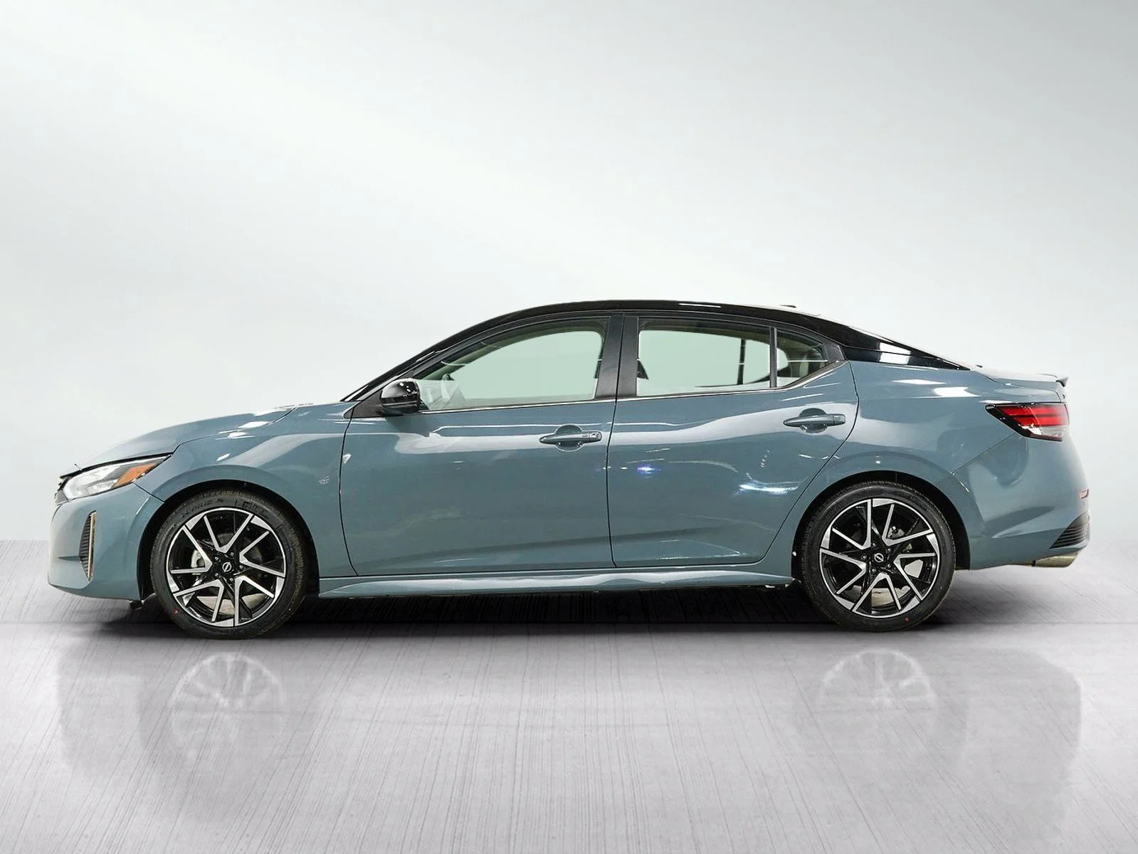 Used 2025 Nissan Sentra SR with VIN 3N1AB8DV0SY241426 for sale in Burnsville, Minnesota