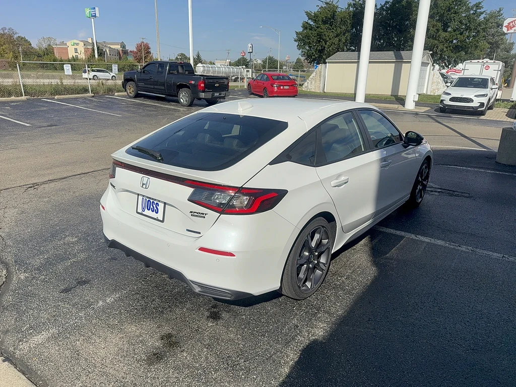 2026 Honda Civic Hatchback Hybrid Sport Touring, photo 5 of 12